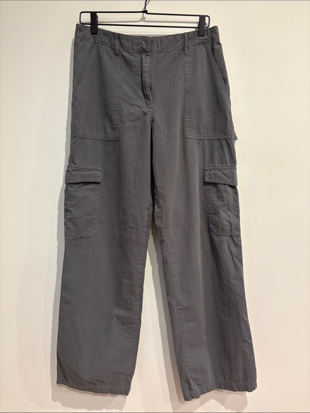 White Fox Wide-Leg Cargo Pants in Gray Size M